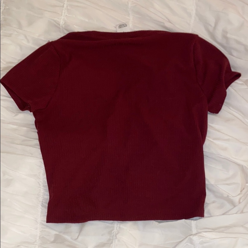 maroon t-shirt - Picture 2 of 3